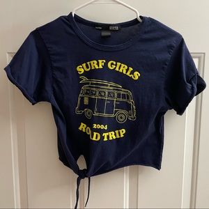 🎉2X HP🎉XS Rebel Sugar “Surf Girls 2004 Road Trip” Tie Cropped Shirt